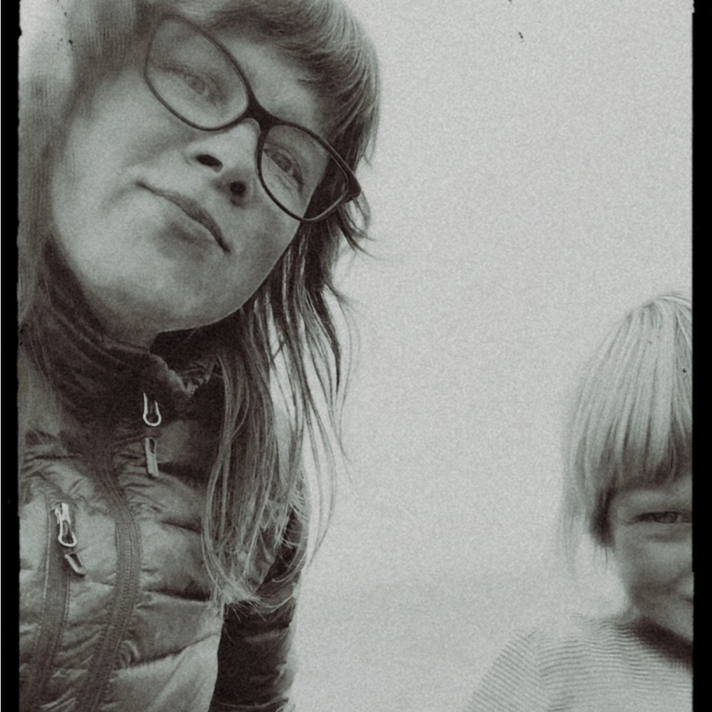 Meet your posher Jamie. Mother artist gardener mountain biker and nature lover.